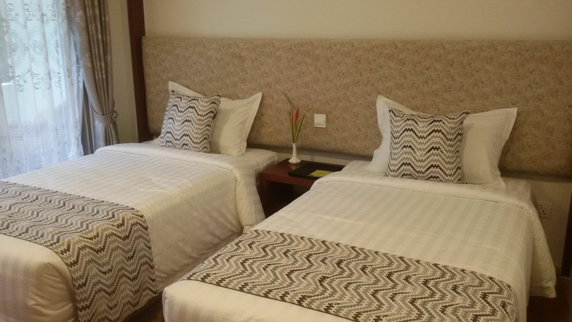 Palm Spring Resort Rangoon Buitenkant foto