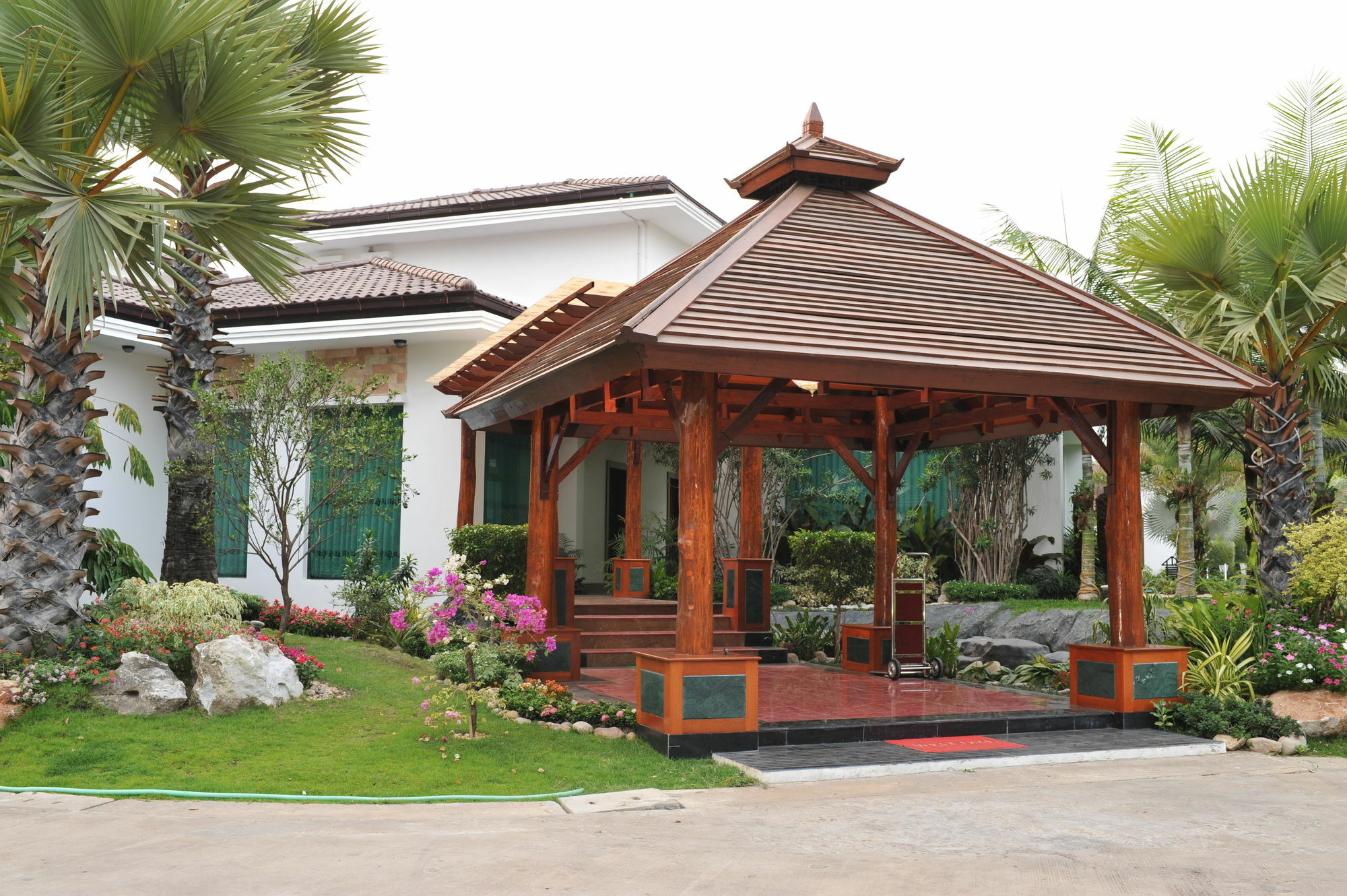 Palm Spring Resort Rangoon Buitenkant foto