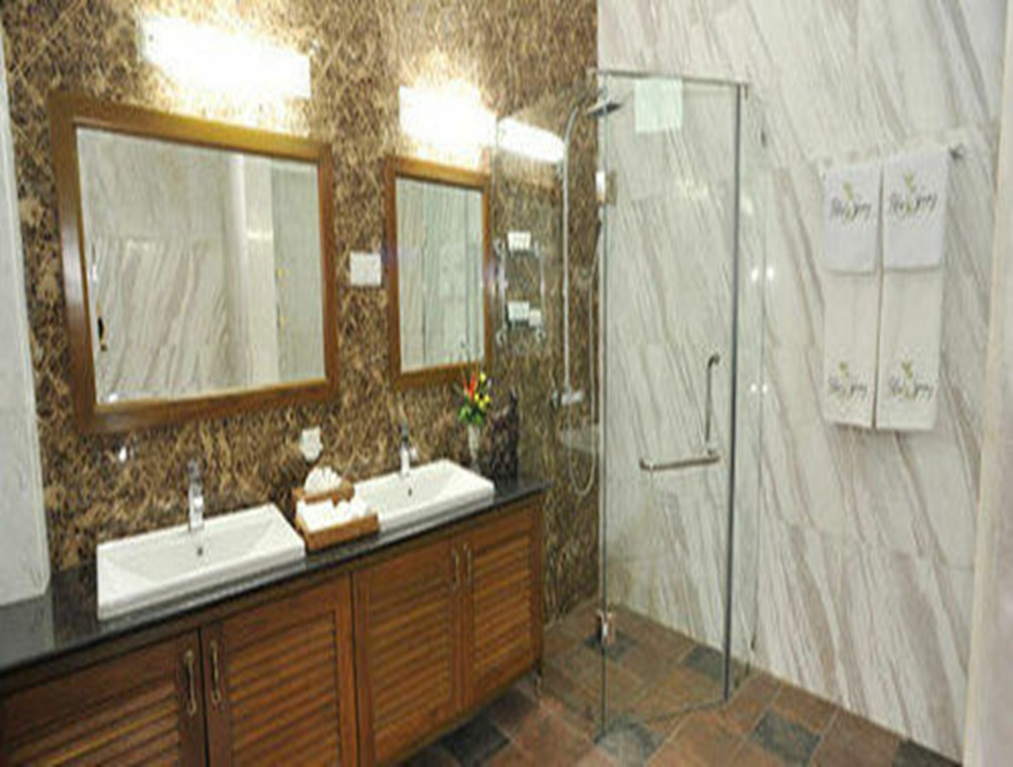 Palm Spring Resort Rangoon Buitenkant foto